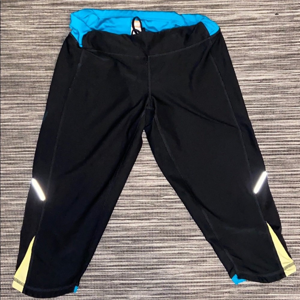Lucy Activewear Capri Leggings